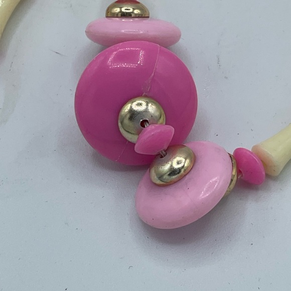 “MCM PINK BEADED VINTAGE NECKLACE” Costume Jewelry. - Picture 8 of 13